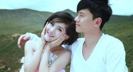 无限翻滚小球